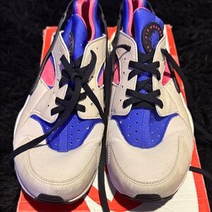 Nike Blue and Pink Athletic Shoes Huarche